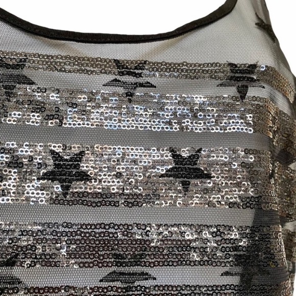 / Guess tank top - Picture 3 of 3